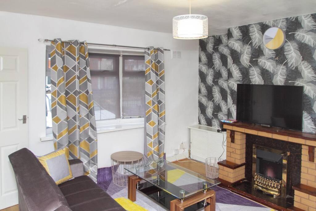 Allen Wednesbury Accommodation Bagian luar foto