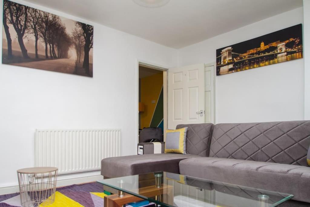 Allen Wednesbury Accommodation Bagian luar foto
