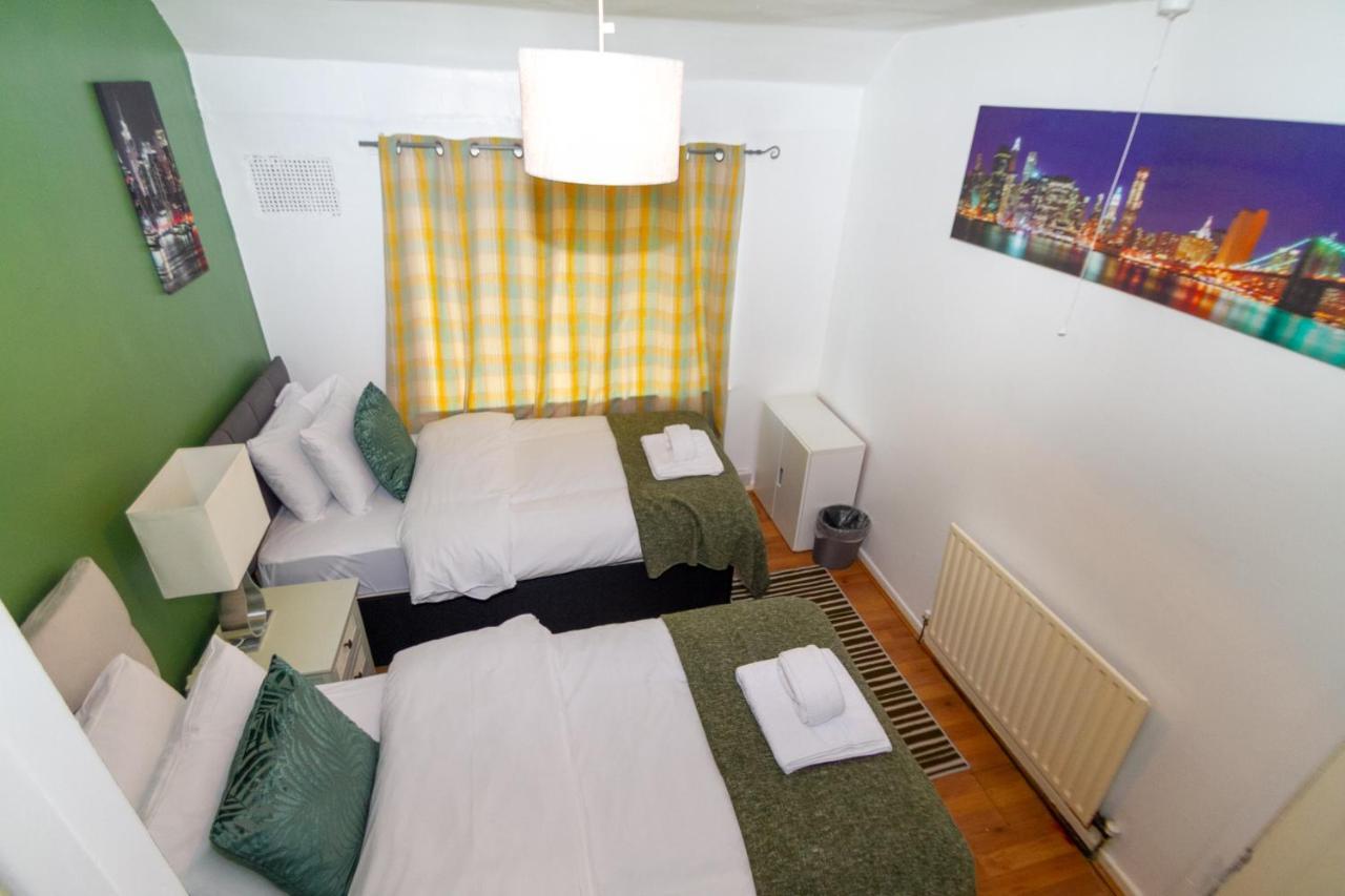 Allen Wednesbury Accommodation Bagian luar foto