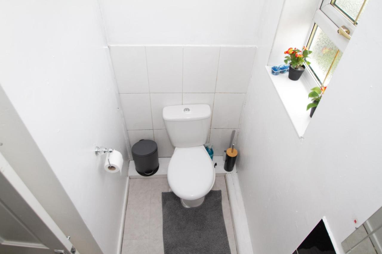 Allen Wednesbury Accommodation Bagian luar foto