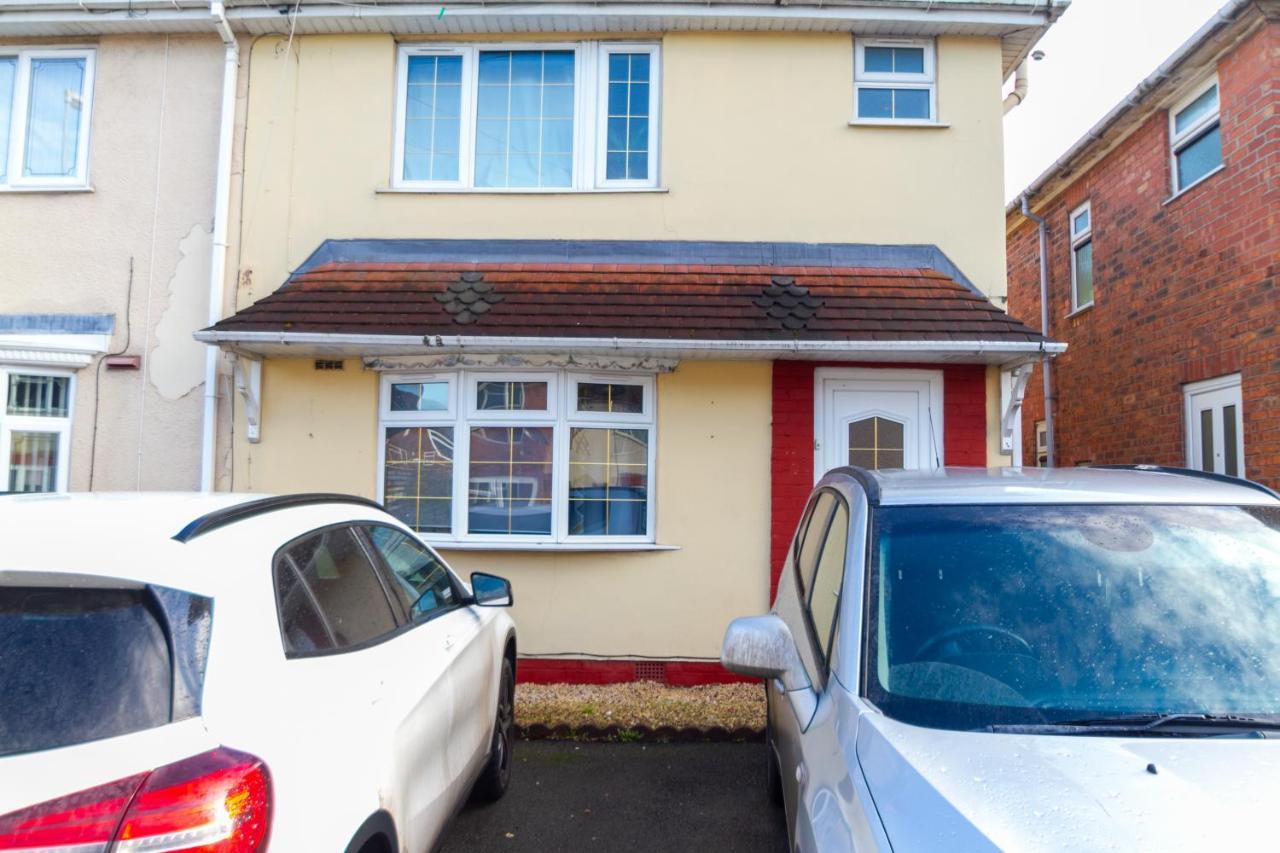 Allen Wednesbury Accommodation Bagian luar foto
