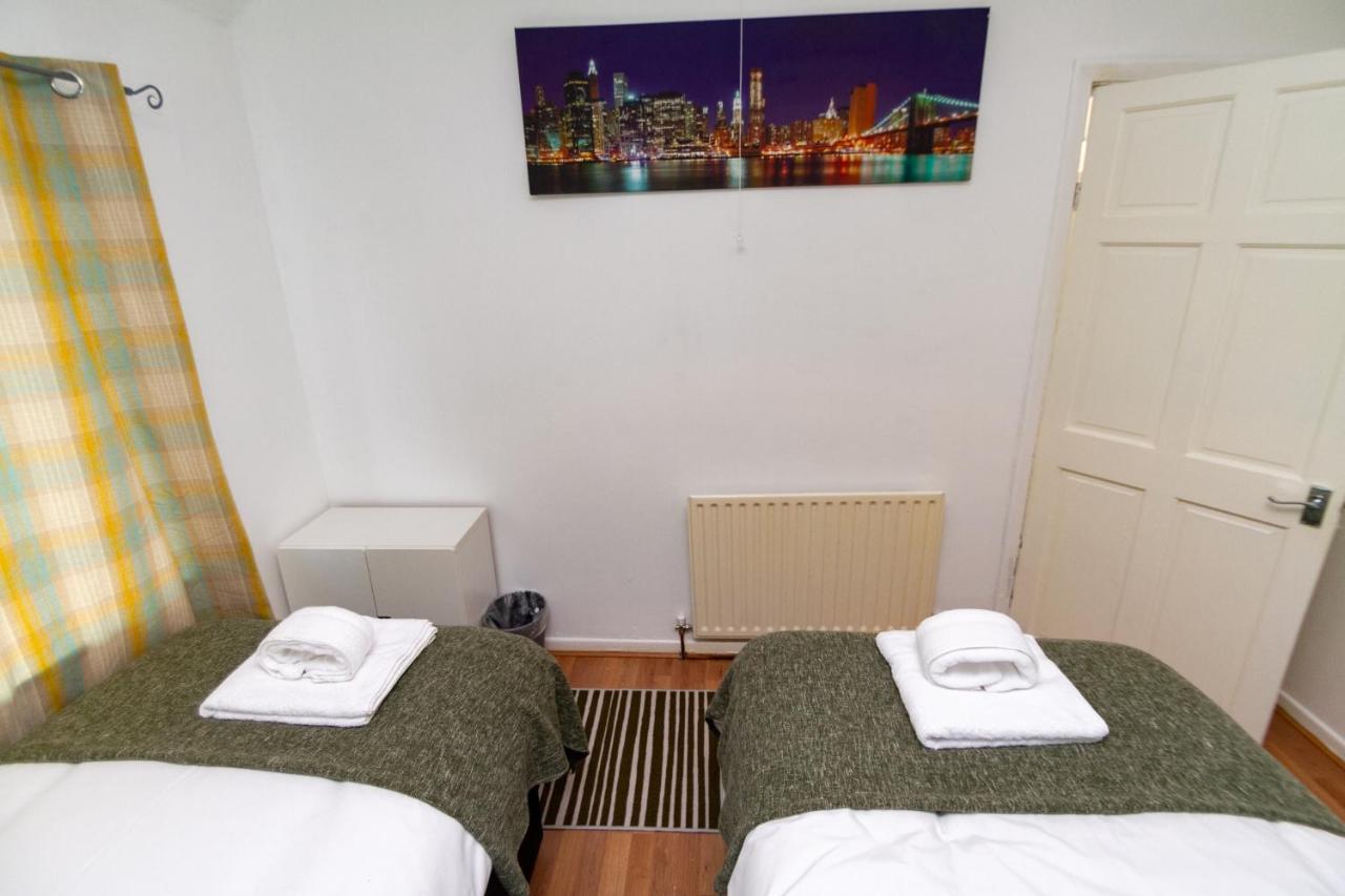 Allen Wednesbury Accommodation Bagian luar foto