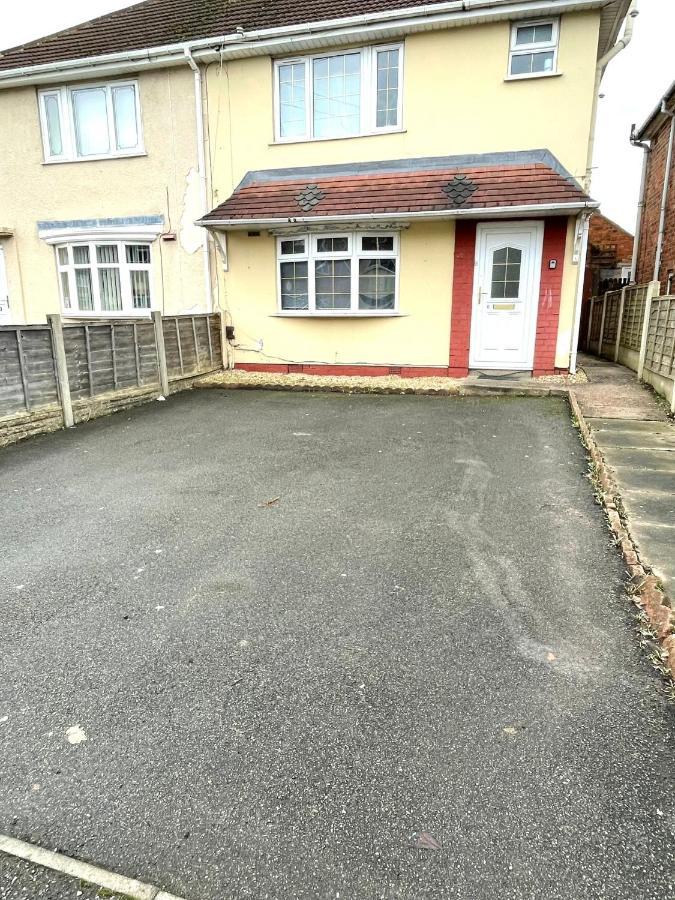 Allen Wednesbury Accommodation Bagian luar foto