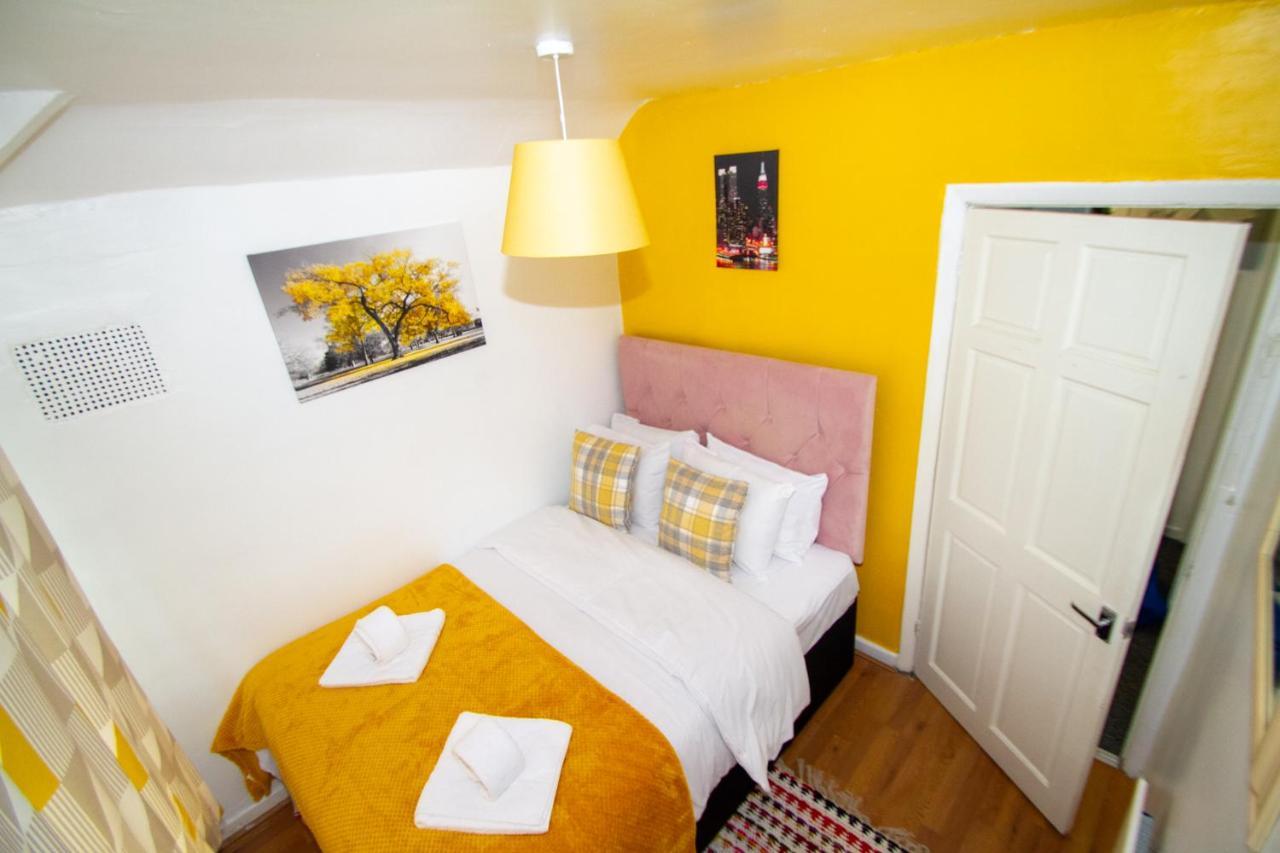 Allen Wednesbury Accommodation Bagian luar foto